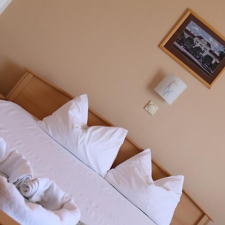 Hotel Lux Velika Jasikova Екстериор снимка