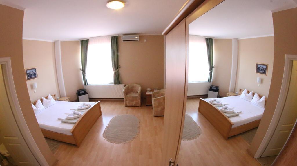 Hotel Lux Velika Jasikova Екстериор снимка