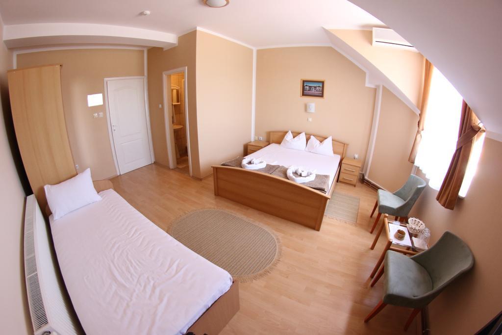 Hotel Lux Velika Jasikova Екстериор снимка
