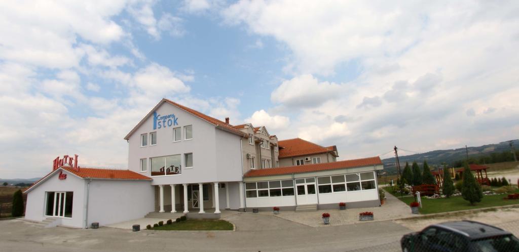 Hotel Lux Velika Jasikova Екстериор снимка