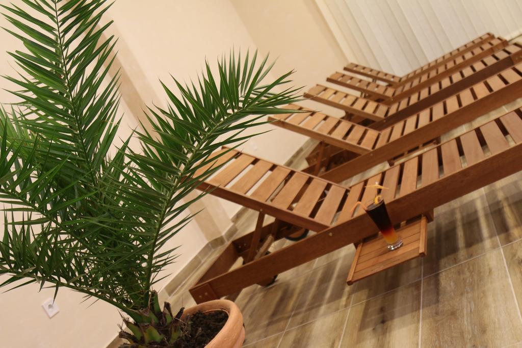 Hotel Lux Velika Jasikova Екстериор снимка