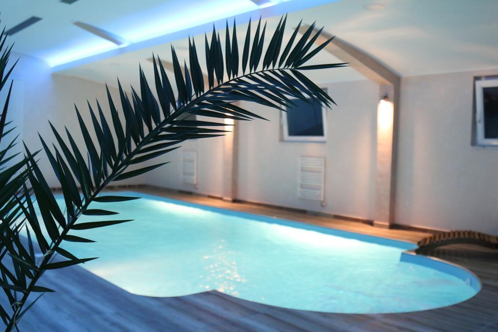 Hotel Lux Velika Jasikova Екстериор снимка