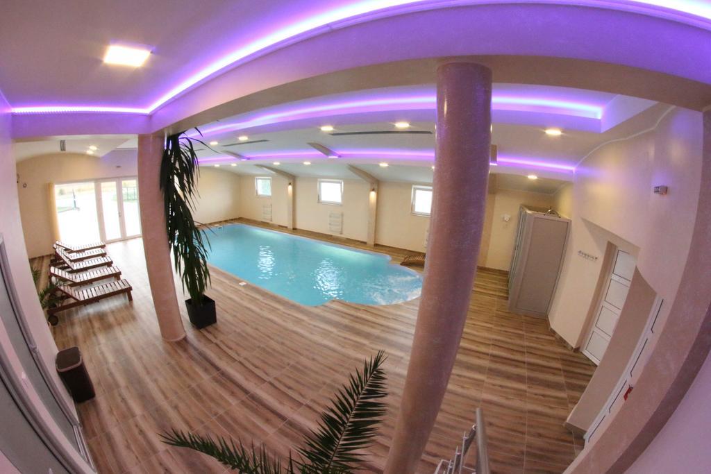 Hotel Lux Velika Jasikova Екстериор снимка
