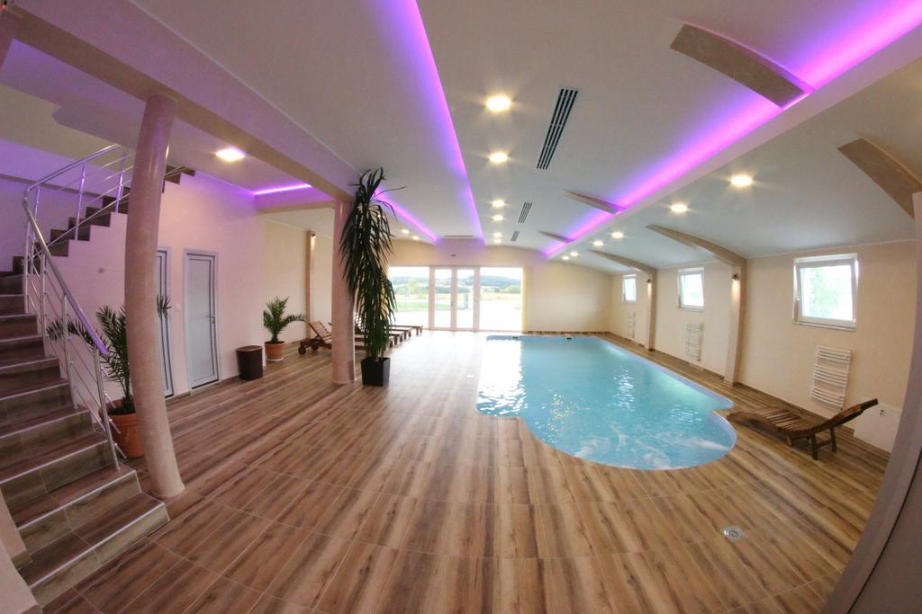 Hotel Lux Velika Jasikova Екстериор снимка